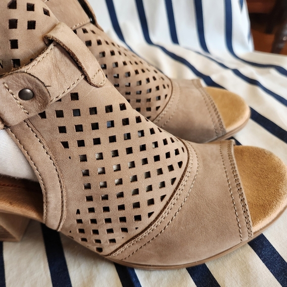 Rockport Cobb Hill Hattie Hi Cuff Leather Sandals Size 10 Tan - Picture 5 of 12